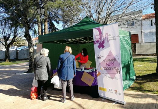 O Concello de Frades instala unha mesa informativa sobre o 8M na feira de Ponte Carreira
